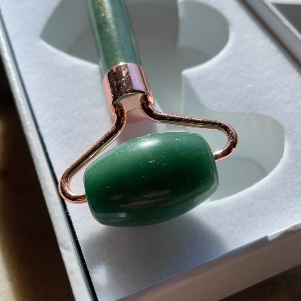 Young Living Jade Facial Roller - Picture 4 of 6